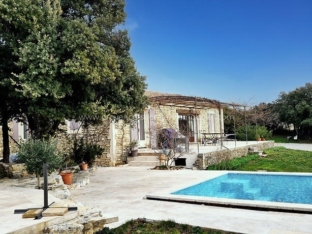 Maison à vendre à Gordes, villa Luberon en vente gîte et piscine